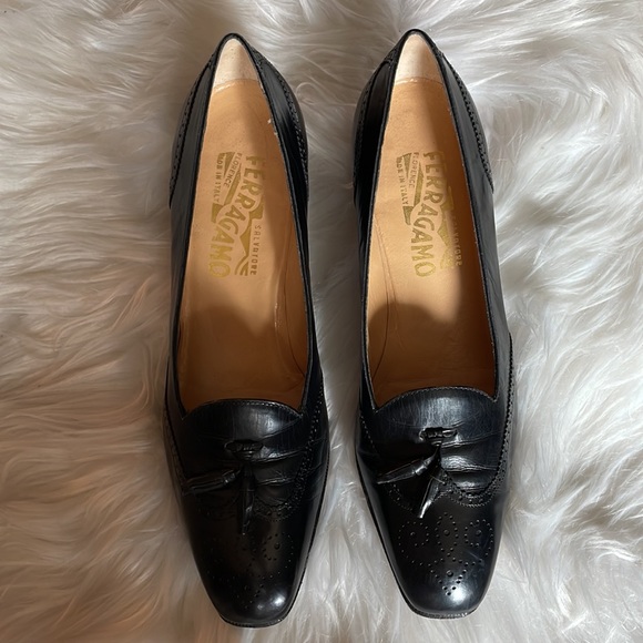 Salvatore Ferragamo Tassle block heel Sz. 7.5 - Picture 10 of 10